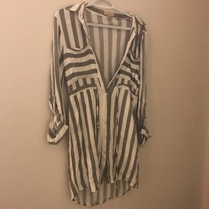 *3 for 25 Bundle and Save.Love Notes Black and White Striped Tunic
